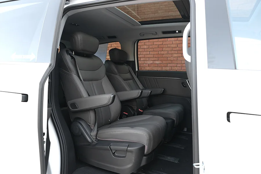 Premium individual captain seats inside the CABBY VIP taxi
